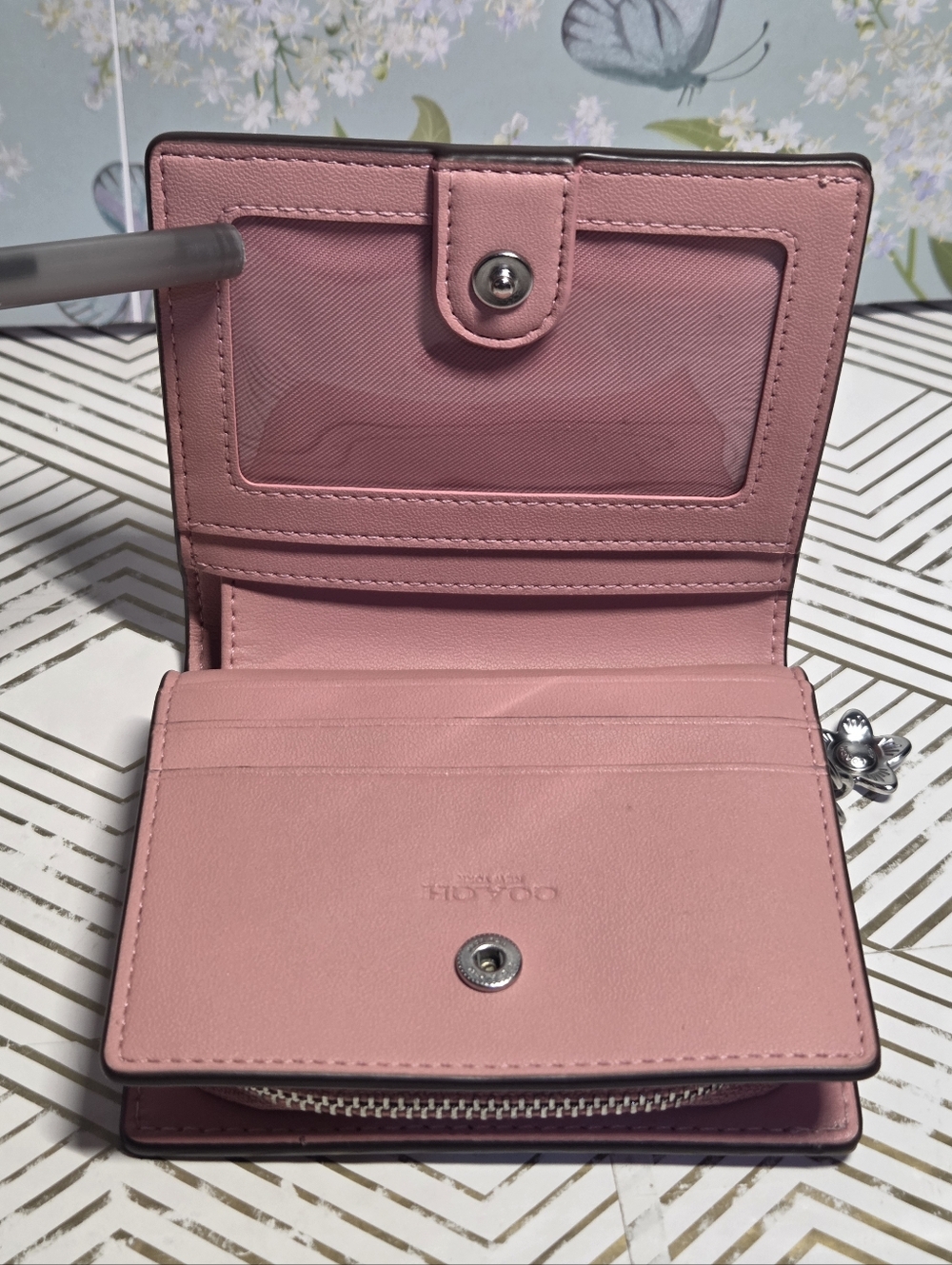Coach Bubblegum Pink Daisy Snap Wallet Like New Boxed - Picture 9 of 14